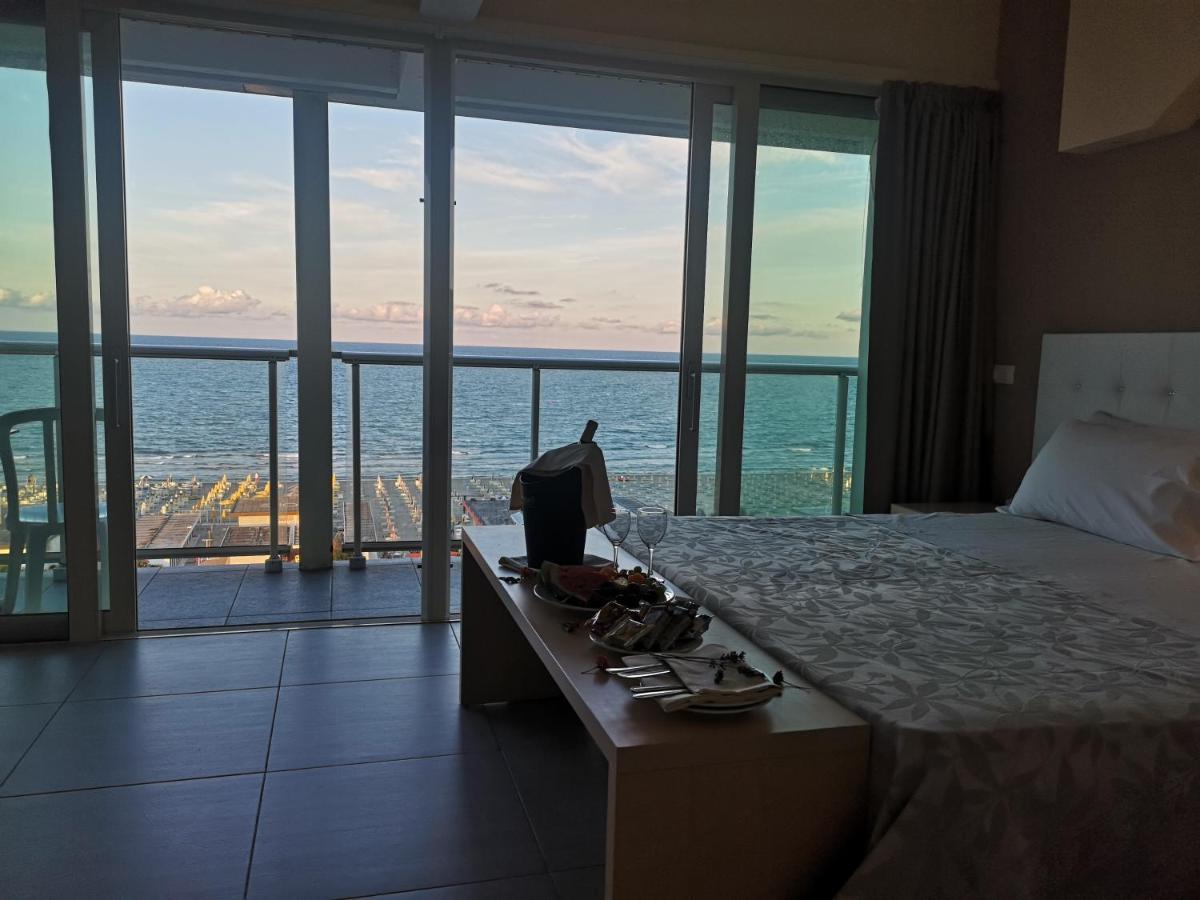 Hotel Adria Milano Marittima Bagian luar foto