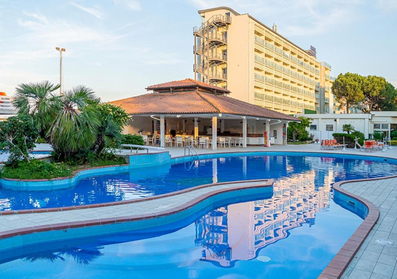 Hotel Adria Milano Marittima Bagian luar foto