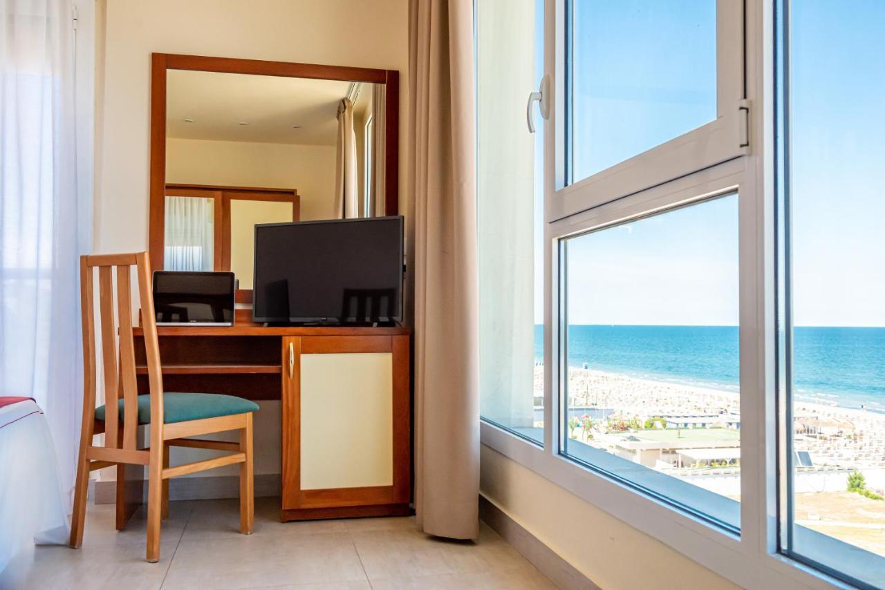 Hotel Adria Milano Marittima Bagian luar foto