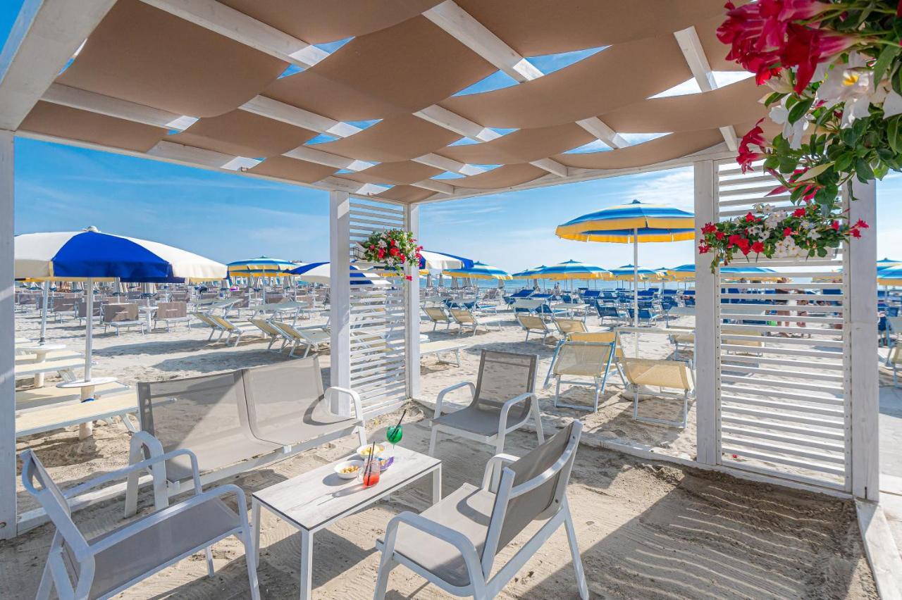 Hotel Adria Milano Marittima Bagian luar foto