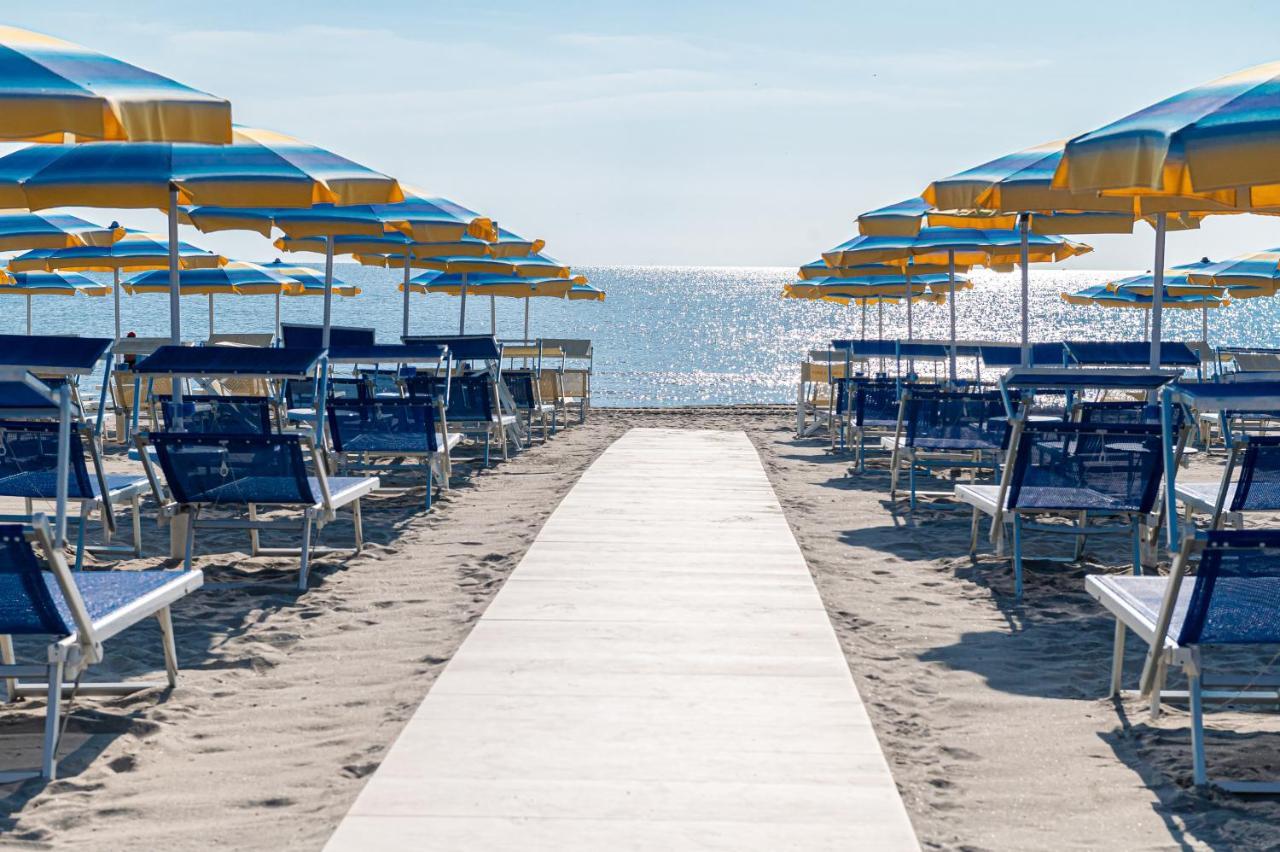 Hotel Adria Milano Marittima Bagian luar foto