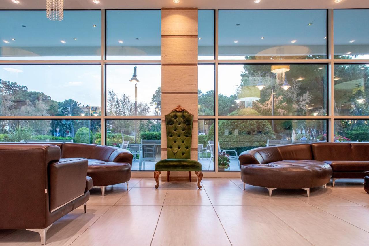 Hotel Adria Milano Marittima Bagian luar foto