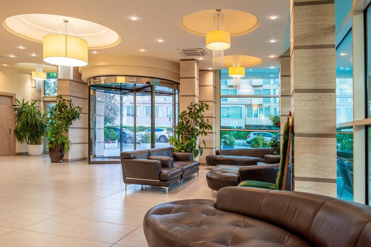 Hotel Adria Milano Marittima Bagian luar foto