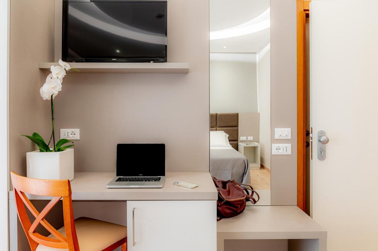 Hotel Adria Milano Marittima Bagian luar foto