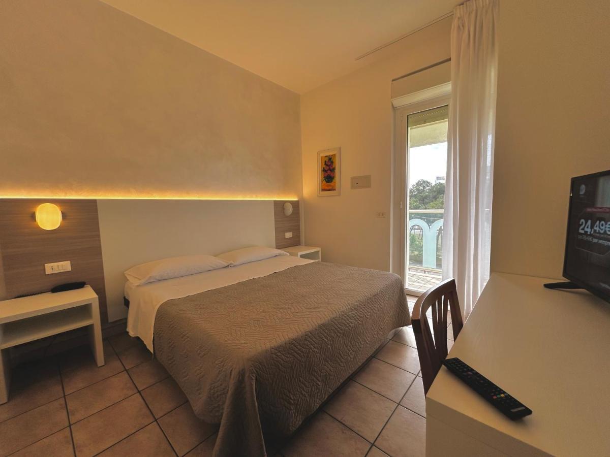 Hotel Adria Milano Marittima Bagian luar foto
