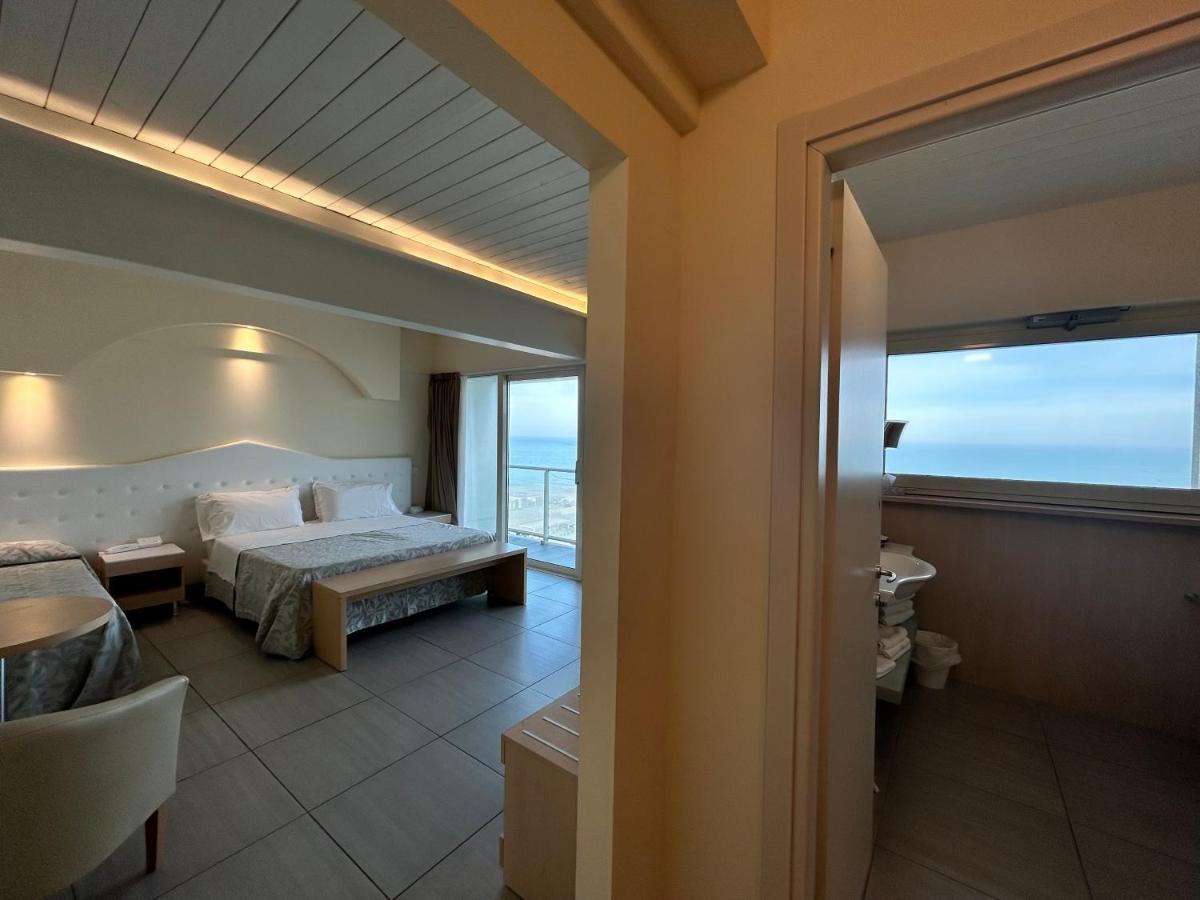 Hotel Adria Milano Marittima Bagian luar foto