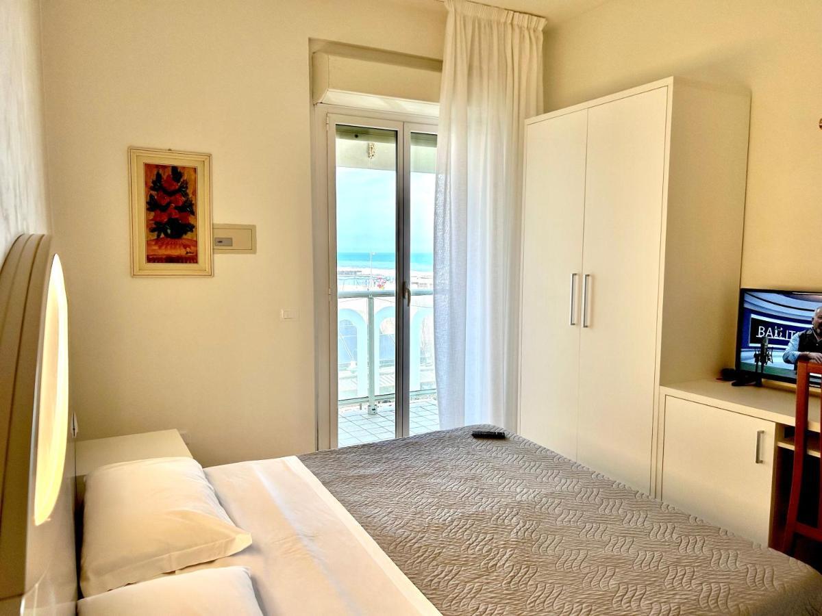 Hotel Adria Milano Marittima Bagian luar foto