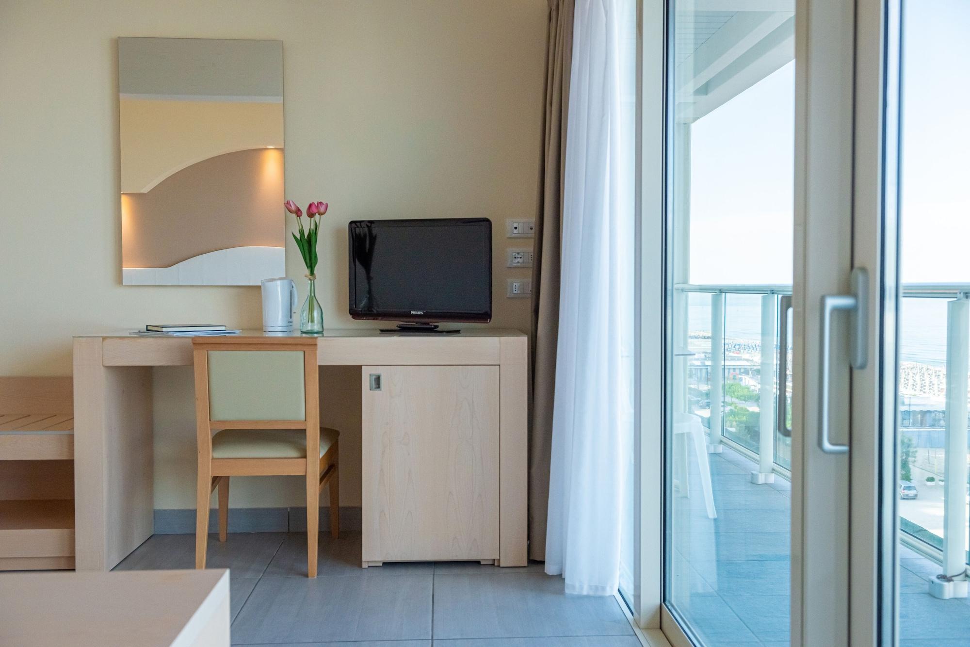 Hotel Adria Milano Marittima Bagian luar foto