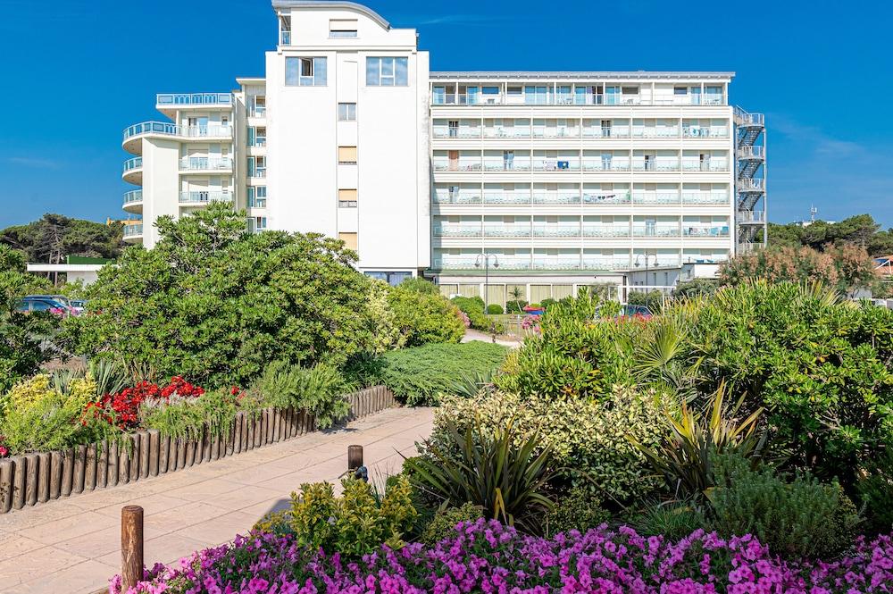 Hotel Adria Milano Marittima Bagian luar foto
