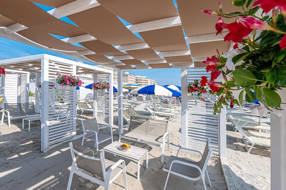 Hotel Adria Milano Marittima Bagian luar foto