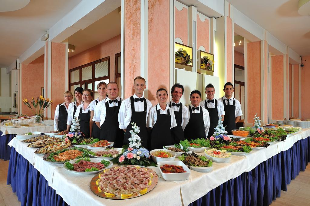 Hotel Adria Milano Marittima Bagian luar foto