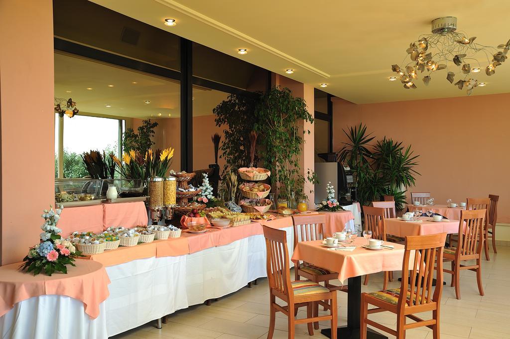 Hotel Adria Milano Marittima Bagian luar foto