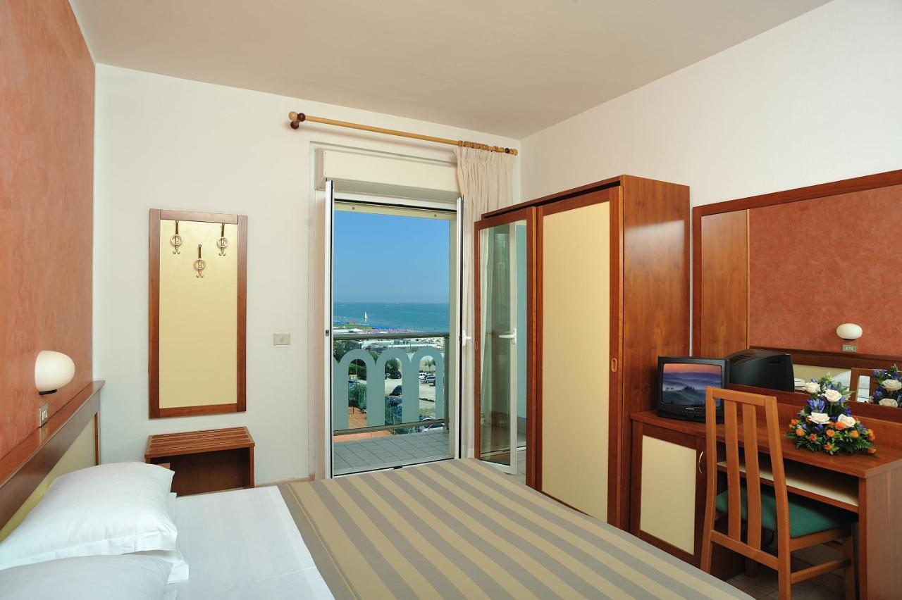 Hotel Adria Milano Marittima Bagian luar foto