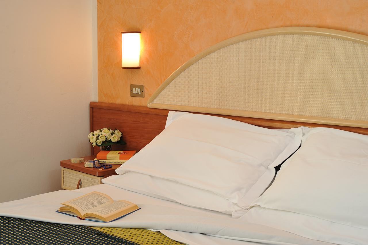 Hotel Adria Milano Marittima Bagian luar foto